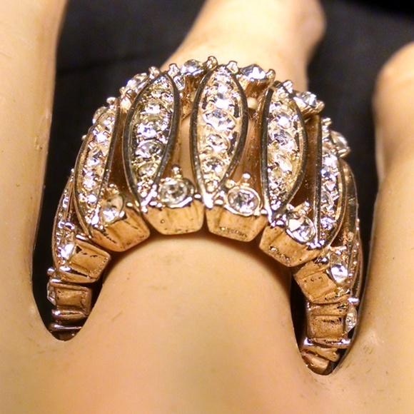 Unique Antique Style Gorgeous Rare Sexy Ring